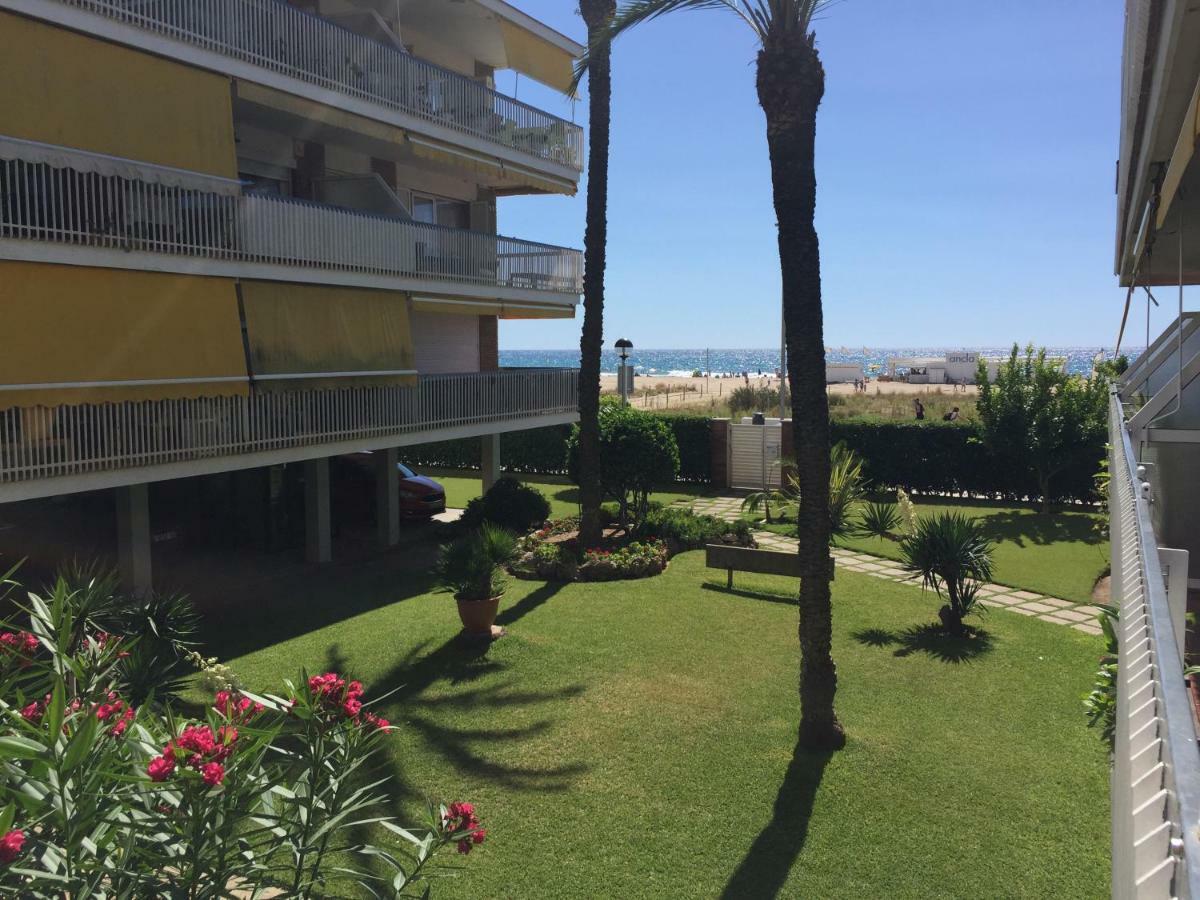 Beachfront Resort Apartment Кастельдефельс Экстерьер фото
